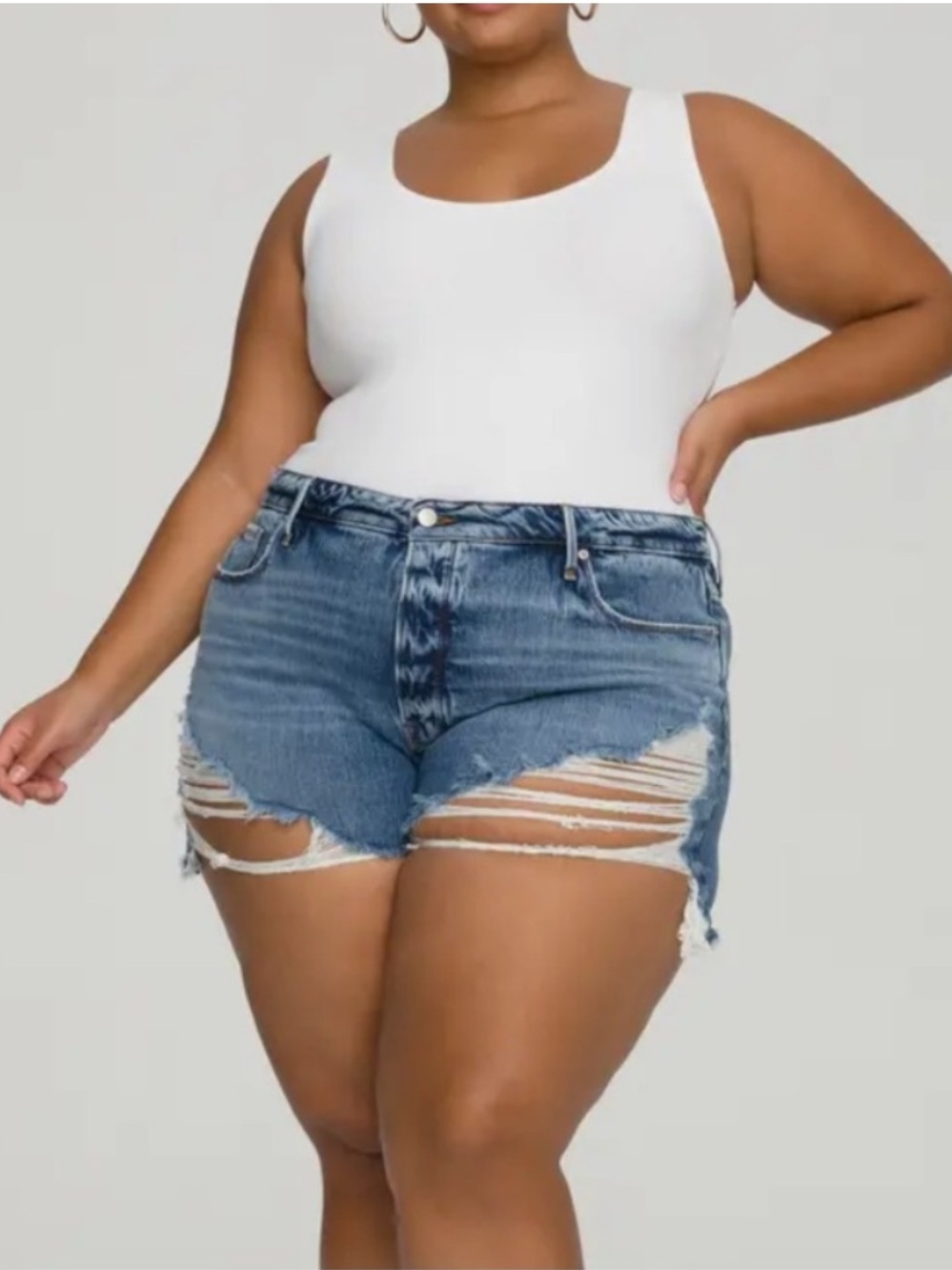 Good American Bombshell Distressed Light Wash Jean Shorts Womens Size 16